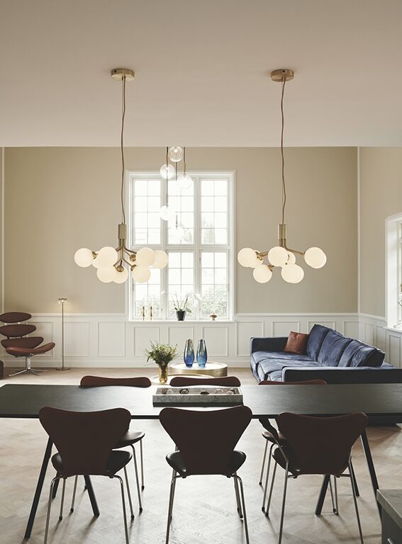 Apiales 9 lysekrone, børstet messing/opal