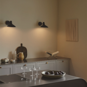 Darci short væglampe, sort