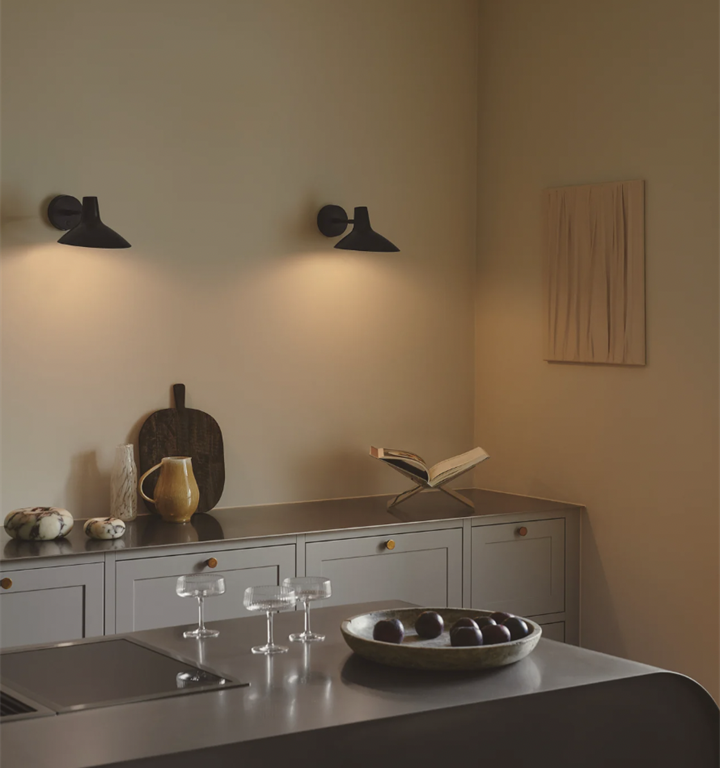 Darci short væglampe, sort