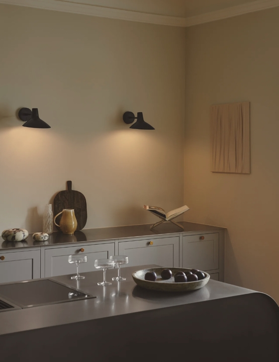 Darci short væglampe, sort