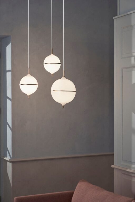 Eternal Moonlight pendel medium m/hvid ledning, opal/messing