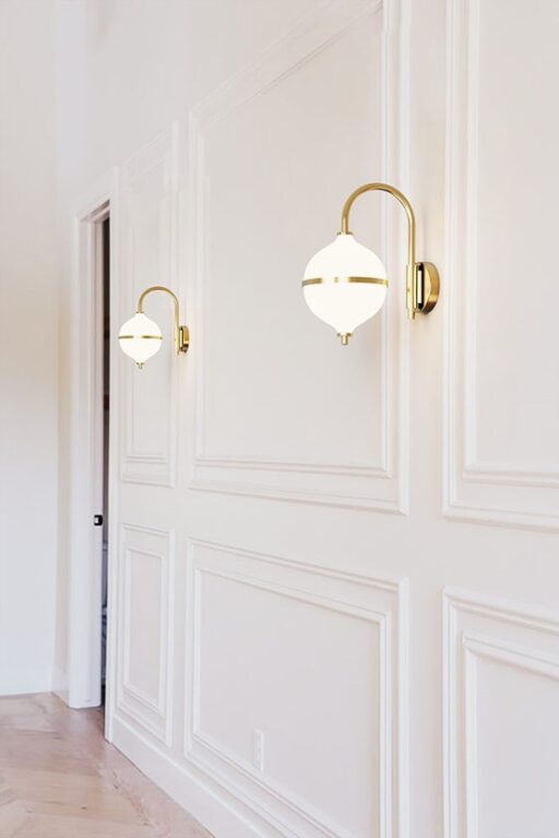 Eternal Moonlight væglampe m/hvid ledning, opal/messing