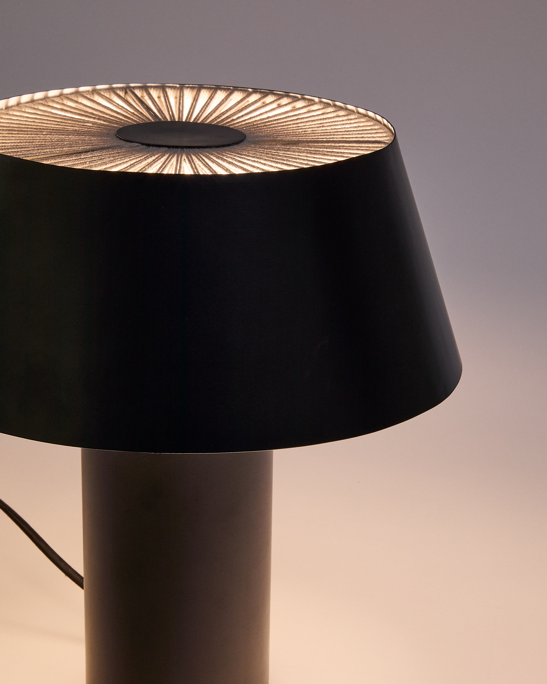 KAVE HOME Ancare bordlampe - sort metal og beige tovsnor