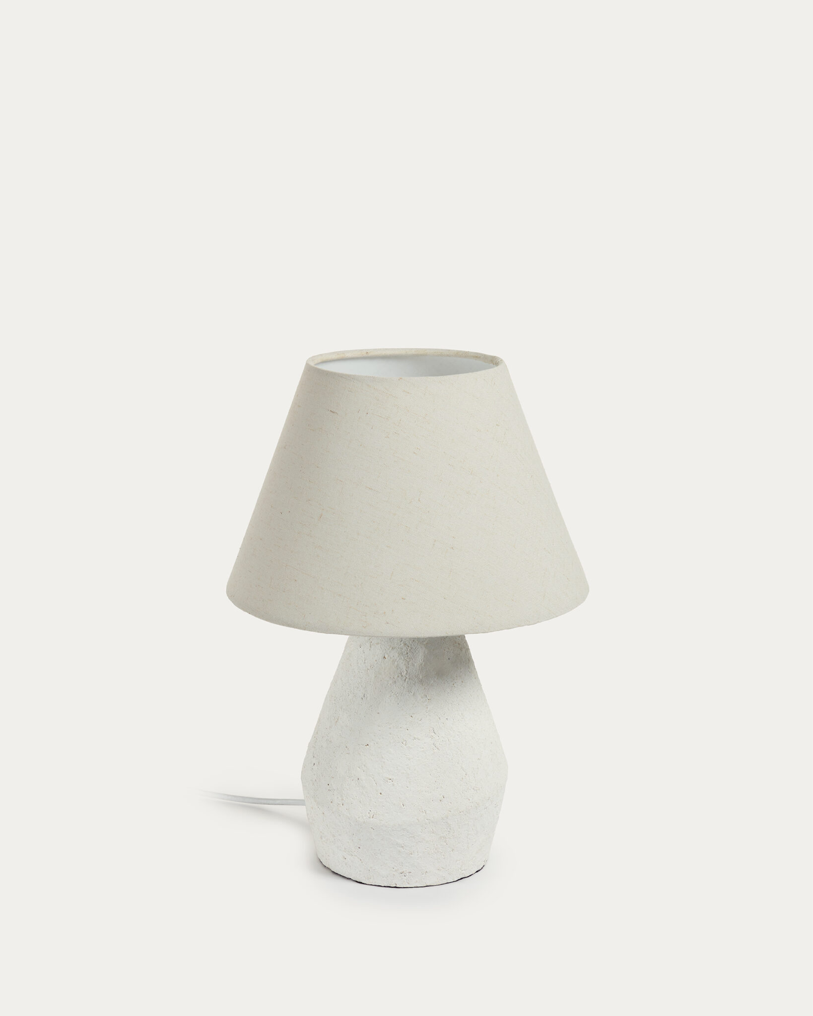 KAVE HOME Noara bordlampe, rund - hvid linned og magnesium (Ø30)