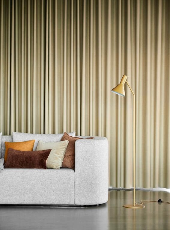 LYSS gulvlampe, mat mandelfarvet