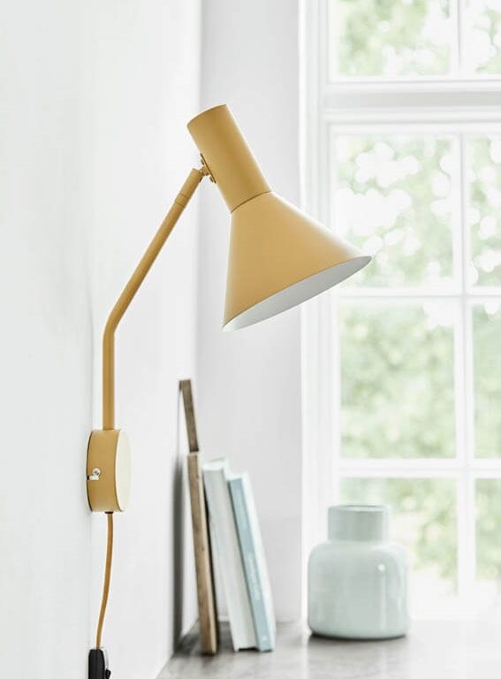 LYSS væglampe, mat mandelfarvet