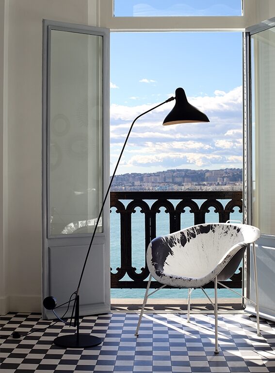 Mantis BS1 B gulvlampe, sort