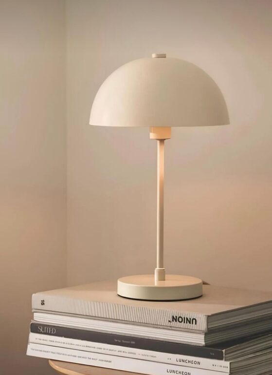 NORDVÄRK BRZ-340117 bordlampe - creme metal