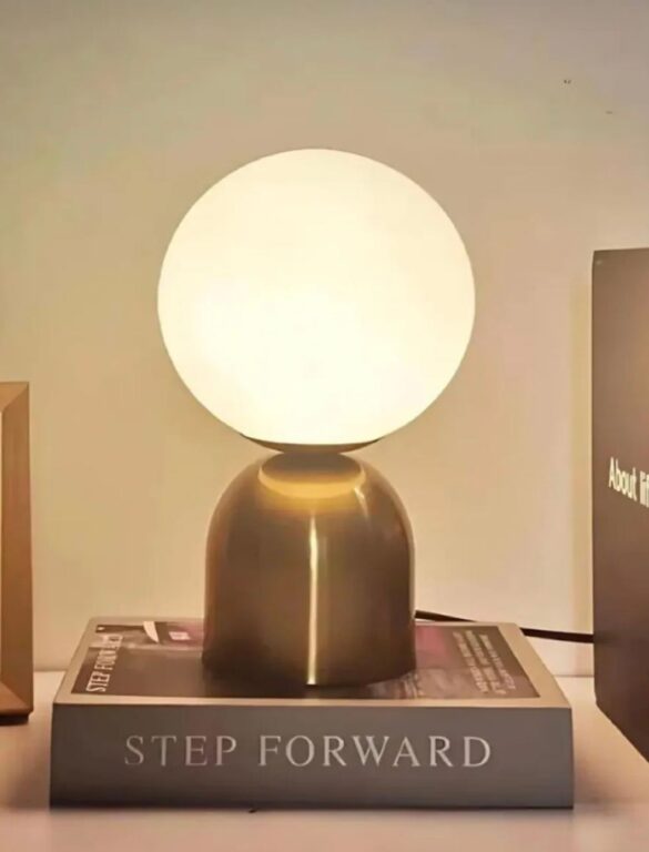 NORDVÄRK BRZ-340118 bordlampe - hvid glas og guld metal