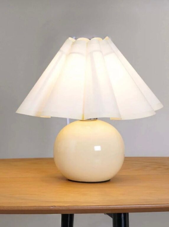 NORDVÄRK BRZ-343403 bordlampe - creme stof og creme metal