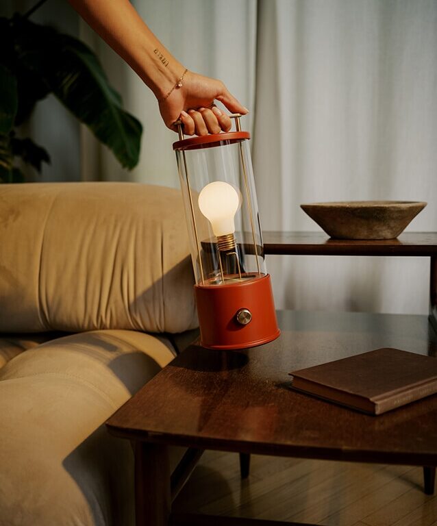 Tala The Muse Portable bordlampe, pomona red